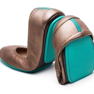 HP!! 🎉🎉 EUC Tieks Metallic Bronze. Size 7.